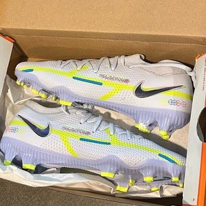 Nike Phantom GT2 Pro FG soccer cleats. Women’s sz 8 men’s size 6.5
